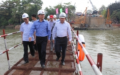 ẢNH: Bộ trưởng GTVT thúc đẩy tiến độ thi công cầu Ghềnh