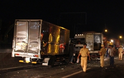 4 ô tô đâm liên hoàn, tài xế gào thét trong cabin