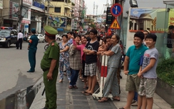 Người dân TP.HCM đổ ra đường chào đón ông Obama