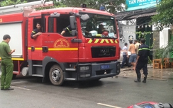 Thanh niên nghi "ngáo đá" chém công an, phóng hỏa đốt nhà