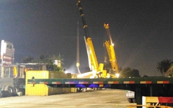 Cả gia đình thoát chết khi cần cẩu hàng chục tấn đè sập nhà