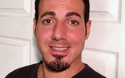 Bắn chết vợ và con trai vì kỳ thị đồng tính