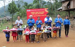Tặng quà, tri ân đồng bào vùng dự án QL217 qua Thanh Hóa