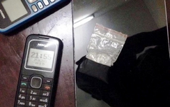 Phóng mô tô bạt mạng, găm ma túy đá trong người