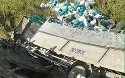 Lật xe đi từ thiện, 3 tình nguyện viên bị thương nặng