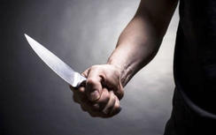 Cầm dao đâm thấu tim người va chạm giao thông với mình
