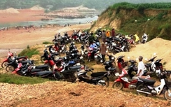 Đá quý nhặt ở Phú Thọ bán đầy đường trên... Yên Bái