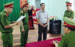 Tàng trữ hàng nghìn thớt nghiến trái phép, chủ xưởng gỗ bị khởi tố