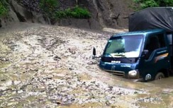 Điện Biên: Mưa lớn gây sạt lở trên QL12, giao thông tê liệt