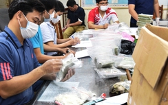"Nữ quái" tự lái ô tô chở 30 bánh heroin đi bán