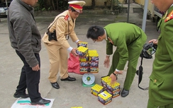 Quảng Bình: CSGT bắt hơn 1 tạ pháo lậu lên xe khách