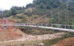 Hoàn thành cầu treo Suối Than sau 1 tháng thi công