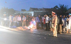 Va chạm với xe máy, nam thanh niên bị ô tô cán qua người