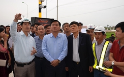 Bộ trưởng Thăng đích thân "thử" độ chuẩn của trạm thu phí