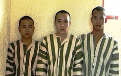 Khởi tố 3 đối tượng ném đá vào xe khách