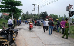 Cố băng qua đường sắt, nữ sinh bị tàu đâm tử vong