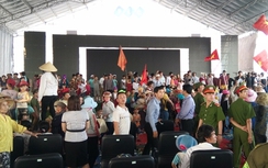 Dân náo động lễ khởi công, Chủ tịch xã bị đình chỉ