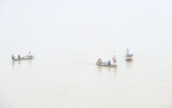 Mẹ ôm con 4 tháng tuổi nhảy cầu Bến Thủy tự tử