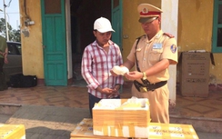 Bắt 2 tấn chè thập cẩm không nguồn gốc đang chuyển Hà Nội