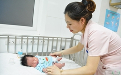 Bé gái xinh xắn 3 ngày tuổi bị bỏ rơi tại Bệnh viện