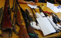 Bắt đối tượng mua bán ma túy, thu cả kho vũ khí nóng