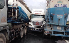 Nghệ An: Tai nạn liên hoàn, tài xế mắc kẹt trong cabin