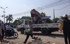 Bắt đội phó đội quy tắc đô thị nhận tiền bảo kê hàng rong