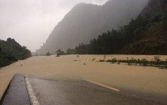 Mưa lớn gây ngập, đường Hồ Chí Minh nhánh Đông tê liệt