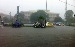 Mưa lũ Miền Trung: Nhiều tàu bị chìm, 6 thuyền viên mất tích