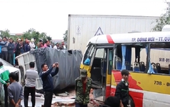 Xe container gây tai nạn liên hoàn, gần chục hành khách bạt vía