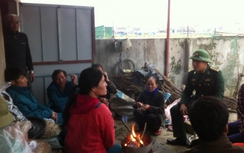 Hai cha con thoát chết sau khi tàu chìm cách bờ 2 hải lý