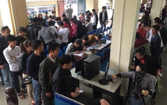 Nghệ An: Xếp hàng dài nộp hồ sơ... xuất ngoại