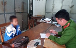 Học sinh tiểu học cướp giật lấy tiền chơi game