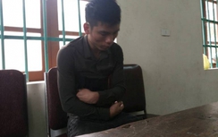 Bắt khẩn cấp đối tượng buôn ma túy, thu nhiều đao kiếm