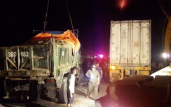 Xe tải đâm liên hoàn, ba tài xế gãy chân tay tại Hà Tĩnh