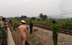 Đi bộ qua đường sắt bất cẩn, bị tàu đâm tử vong