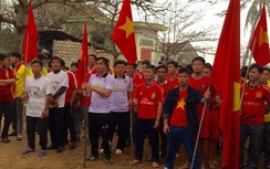 Ngư dân nô nức đua thuyền xông biển đầu năm