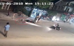 Bé gái tử vong dưới bánh container khi xe máy bị đổ xuống đường