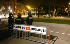 Euro trong lòng nước Pháp: Súng và bóng