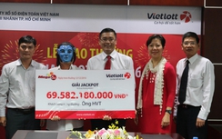 Người đàn ông đội tóc giả nhận thưởng Vietlott gần 70 tỷ đồng