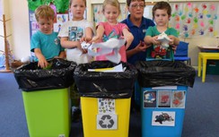 Phân loại rác phải chờ… nhà tài trợ?