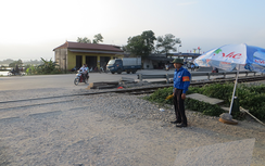 Tuổi trẻ đường sắt tình nguyện gác đường ngang dịp hè