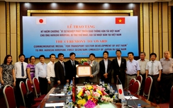 Bí thư Đại sứ quán Nhật Bản nhận Kỷ niệm chương ngành GTVT