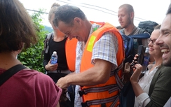 Khách nước ngoài đi tàu gửi thư cảm ơn Bộ trưởng Bộ GTVT