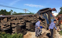 Tàu trật bánh ở Quảng Bình, hàng trăm hành khách thoát chết