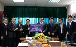 Bộ trưởng Nguyễn Văn Thể tặng quà Tết cựu thanh niên xung phong