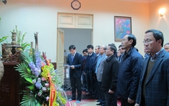 Lãnh đạo Bộ GTVT dâng hương Hồ Chủ tịch nhân ngày thành lập Đảng