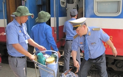 Ga Biên Hòa căng mình đón khách