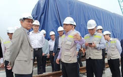 Bộ trưởng động viên cán bộ, công nhân thi công đường sắt trên cao
