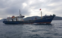 Video: Cứu 8 thuyền viên tàu cá gặp nạn trên biển